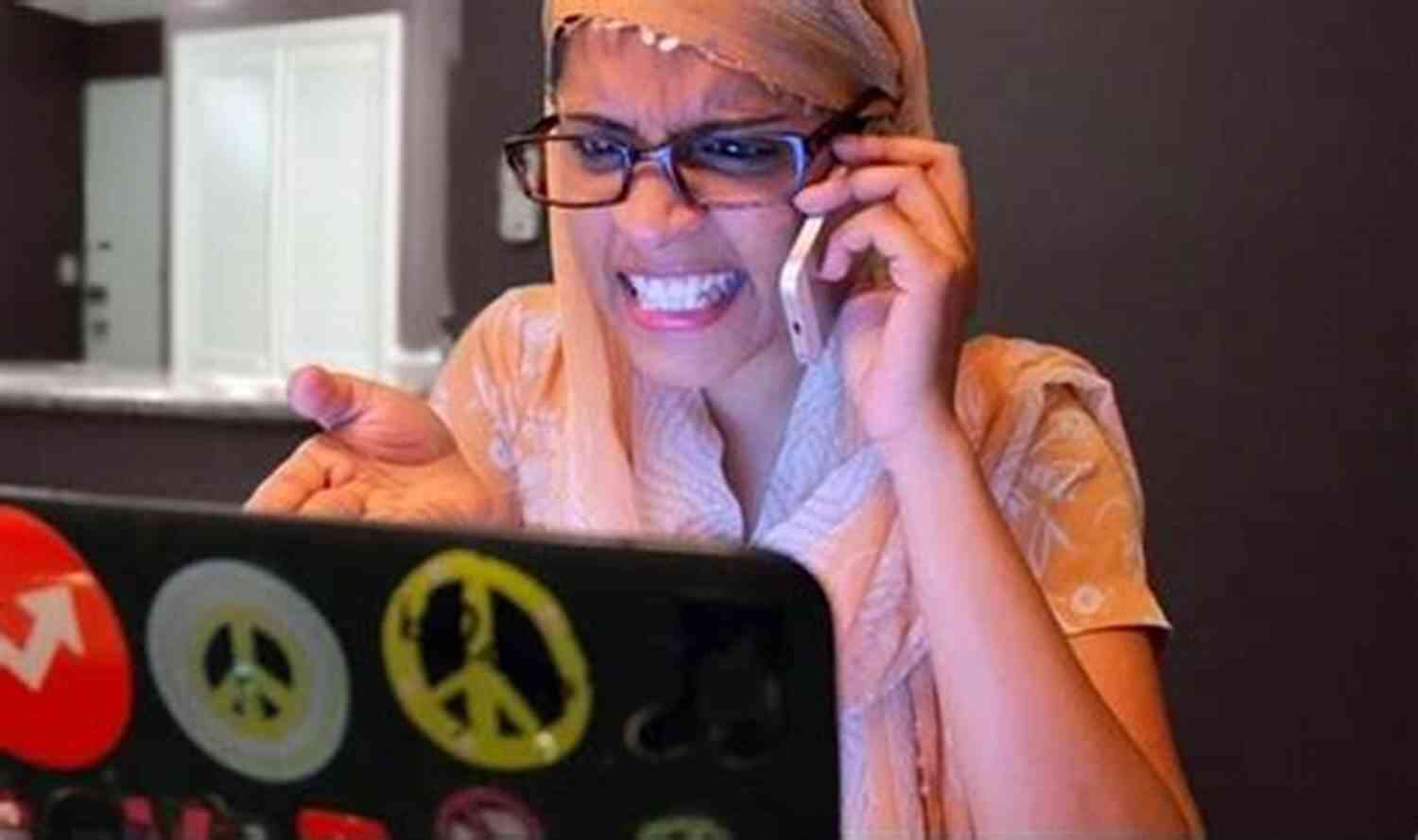 Technology Challenged Person Struggling With Gadgets The Layman S Laptop Buying Guide: Making It Easy For The Technology Challenged